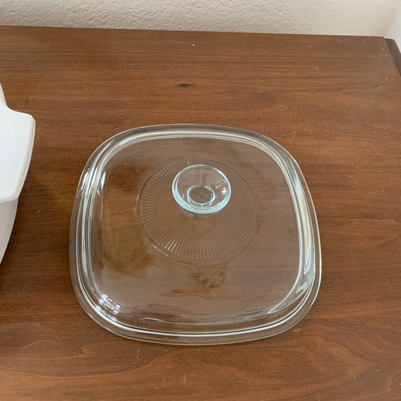 Corningware White Casserole Dish with Clear Glass Lid - Picture 4 of 5